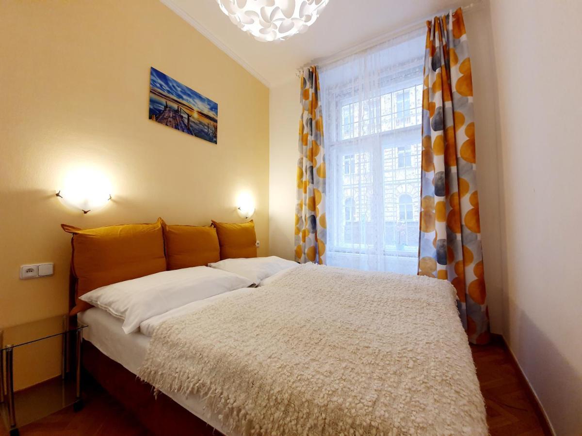 Apartment Прага Екстериор снимка