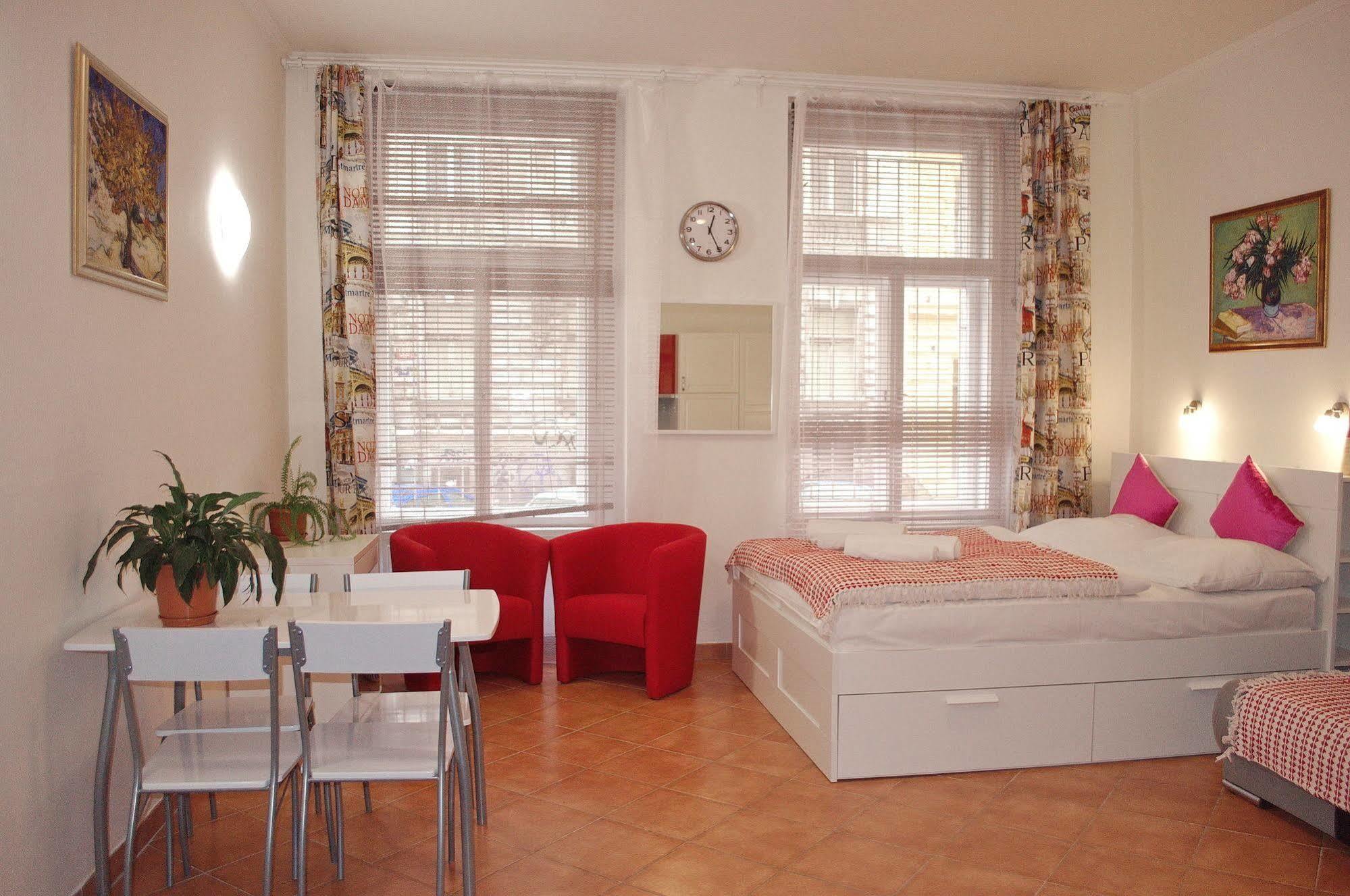 Apartment Прага Екстериор снимка